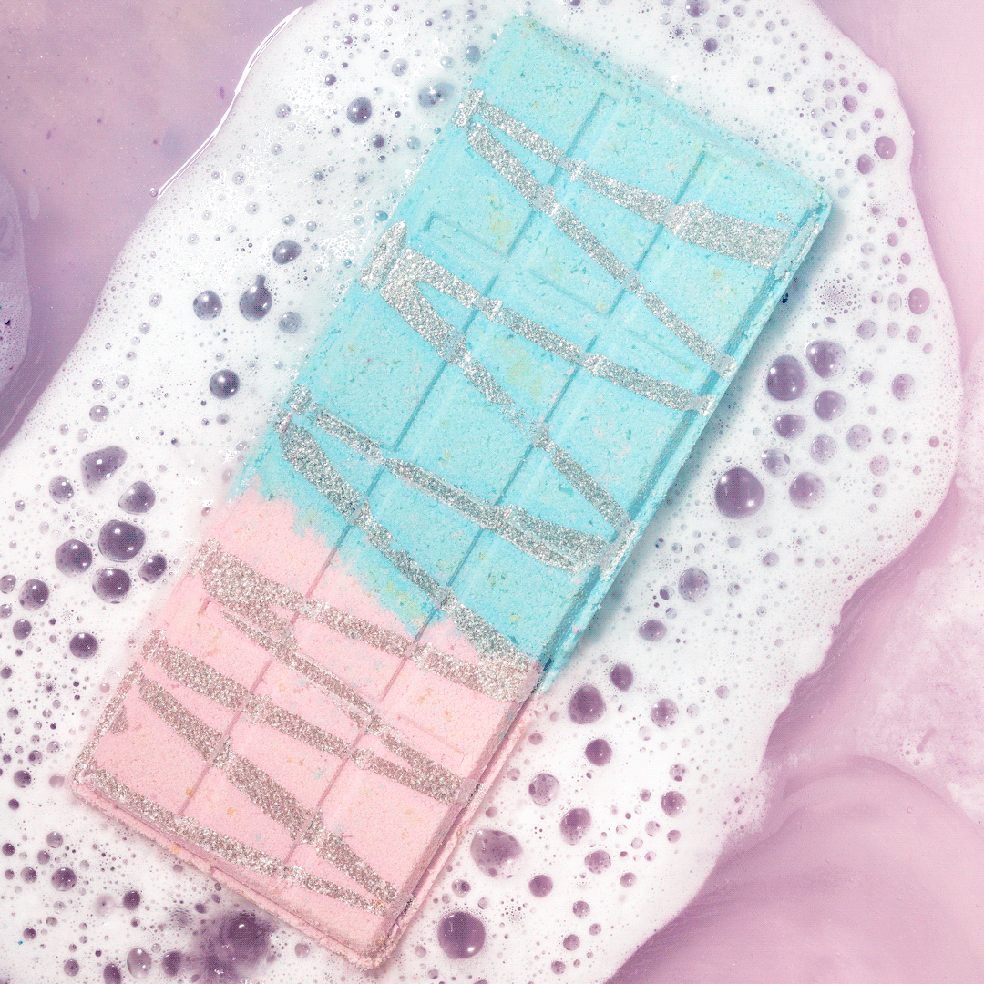 cotton candy fizz bar bath bombs in water
